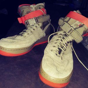 NIKE SF AF1 Desert/Coral high tops size 8.5